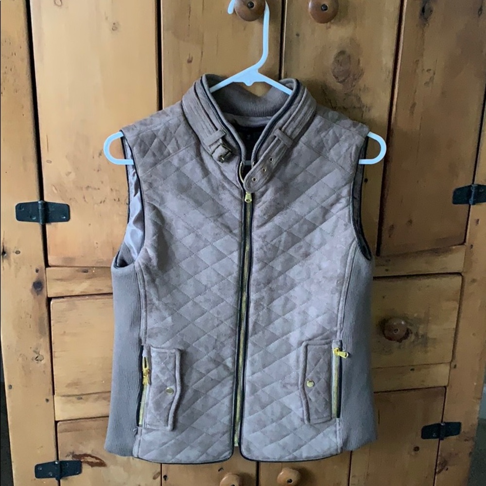 Quilted Vest. Faux Suede w/ gold zipper details